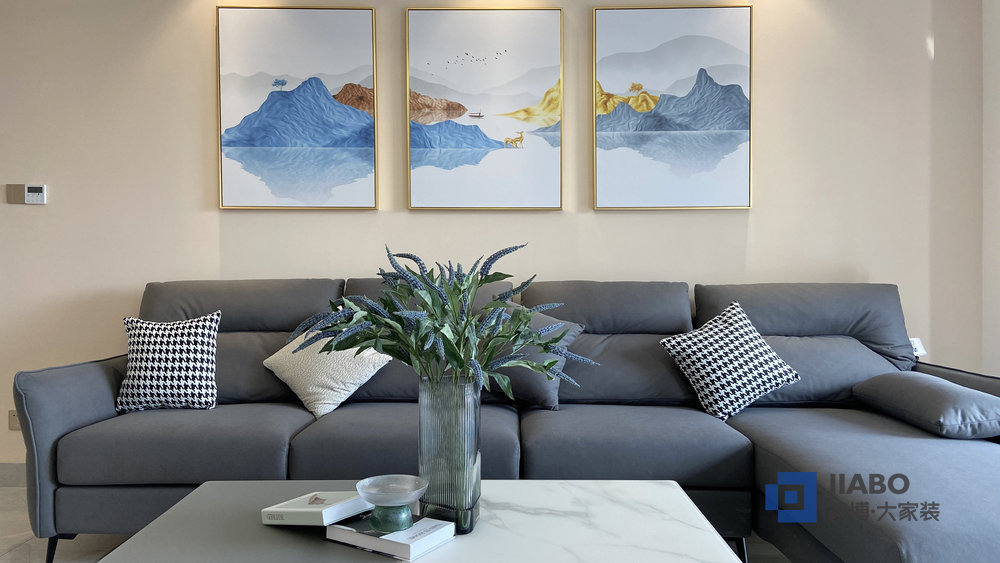 白金漢宮三室兩廳北歐風格裝修方案 沙發(fā)背景墻.jpg